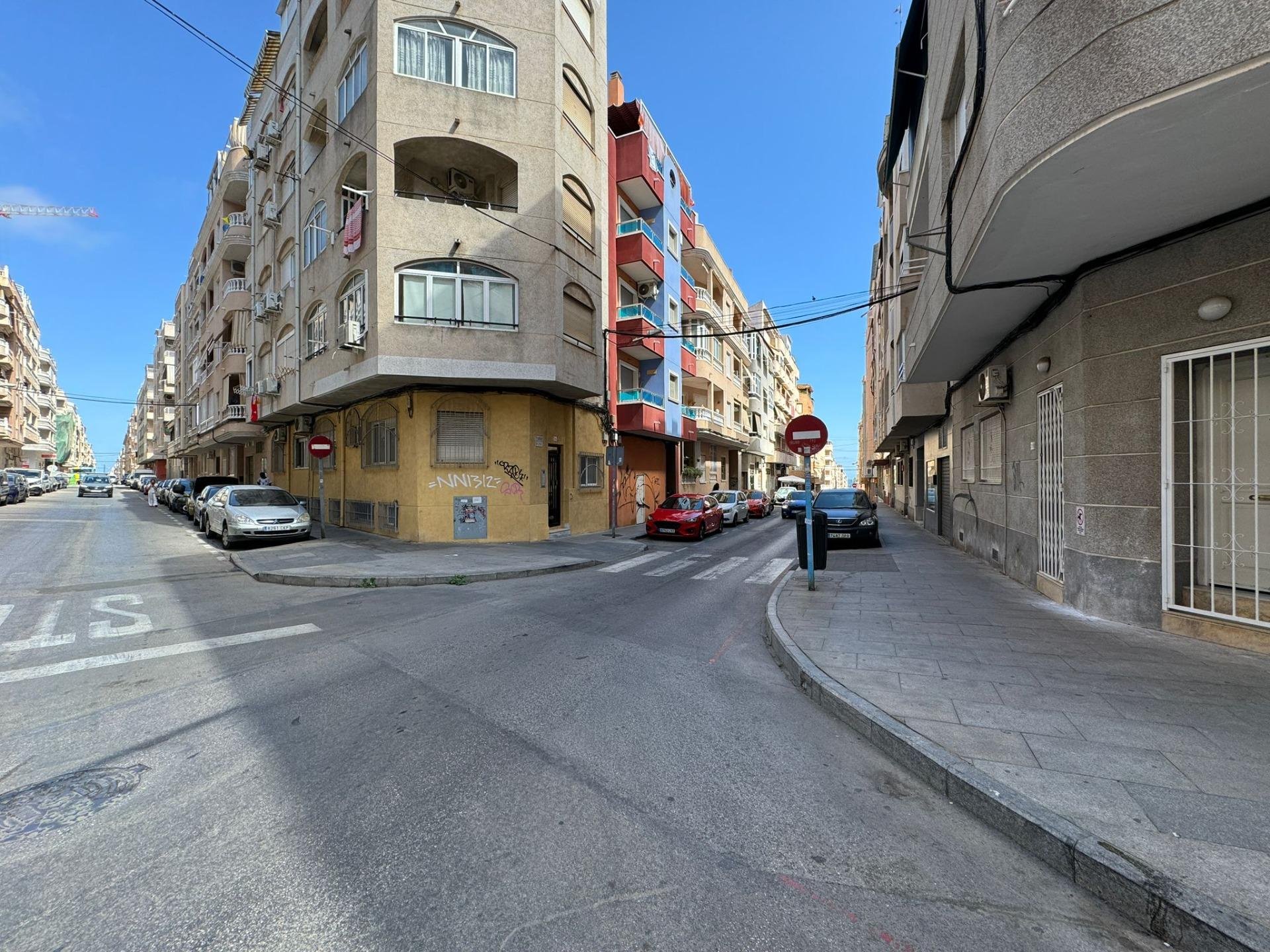 Commercial property à Torrevieja, Alicante, Espagne 118 m2 No. 117123