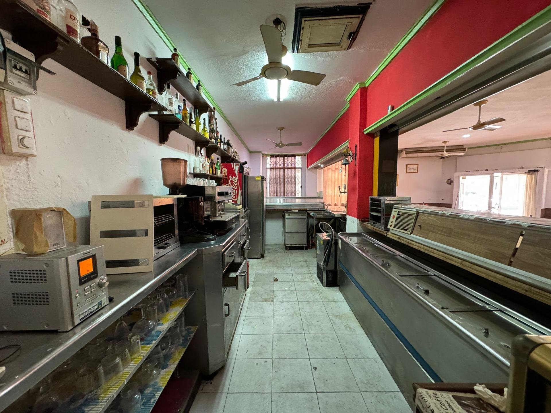 Commercial property à Torrevieja, Alicante, Espagne 118 m2 No. 117123