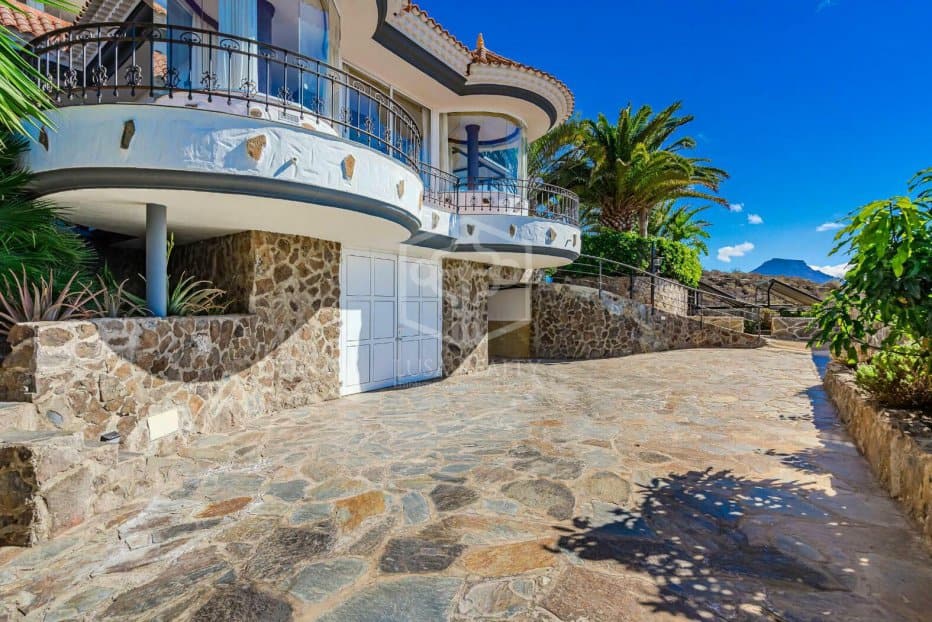 Villa a Adeje, Tenerife, Spagna 6 camere da letto, 450 mq. N° 111062