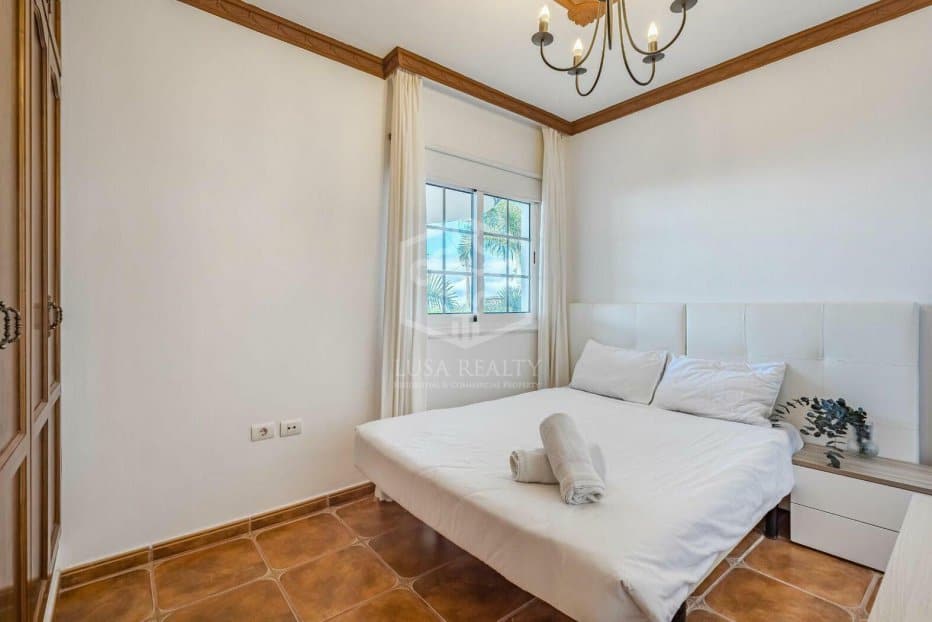Villa a Adeje, Tenerife, Spagna 6 camere da letto, 450 mq. N° 111062