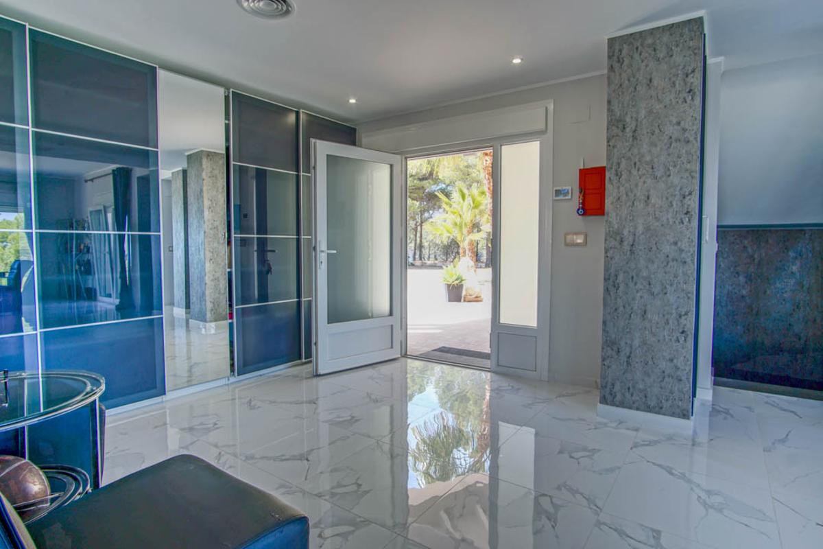 Huvila La Nucia, Alicante, Espanja 8 makuuhuonetta, 900 m2 No. 99310