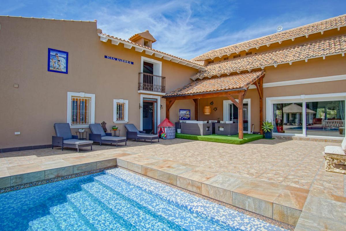 Huvila La Nucia, Alicante, Espanja 8 makuuhuonetta, 900 m2 No. 99310