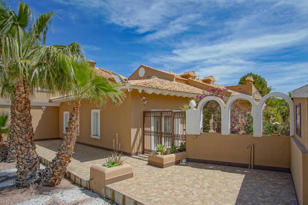 Huvila La Nucia, Alicante, Espanja 8 makuuhuonetta, 900 m2 No. 99310