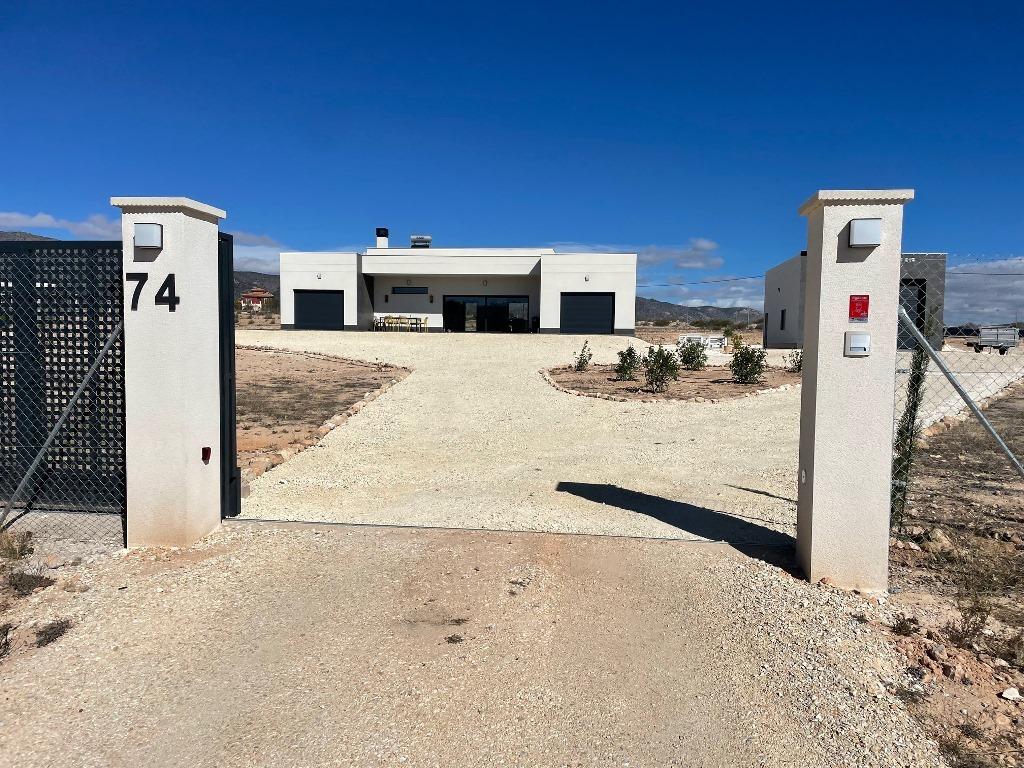 Villa en Pinoso, Alicante, España 4 dormitorios, 165 m2 No. 95010