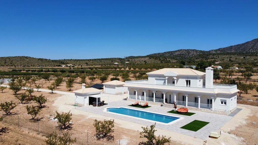 Villa i Pinoso, Alicante, Spanien 6 sovrum, 270 kvm. Nr. 95008