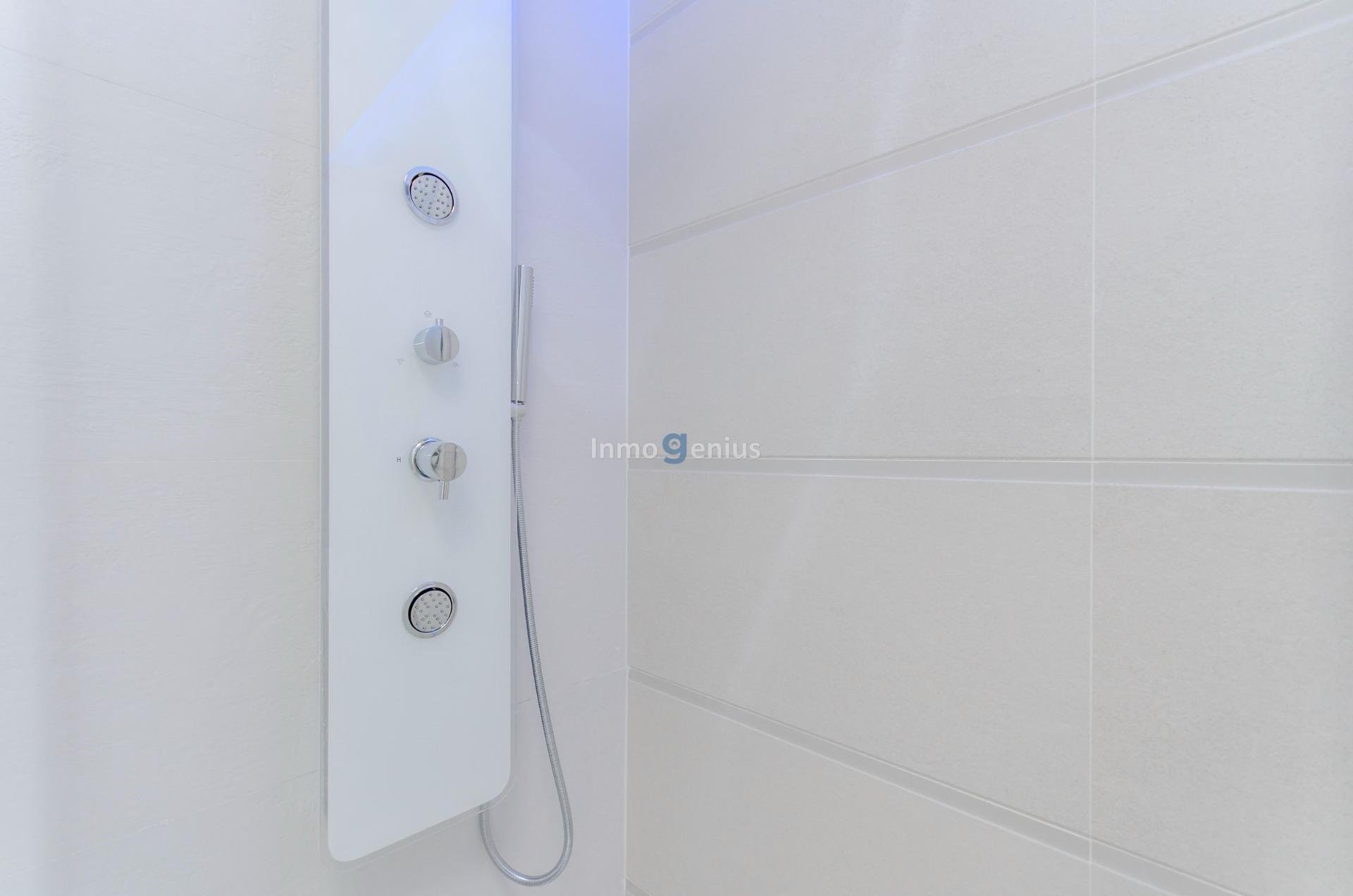 Appartamento a Los Balcones, Alicante, Spagna 2 camere da letto, 63 mq. N° 81545