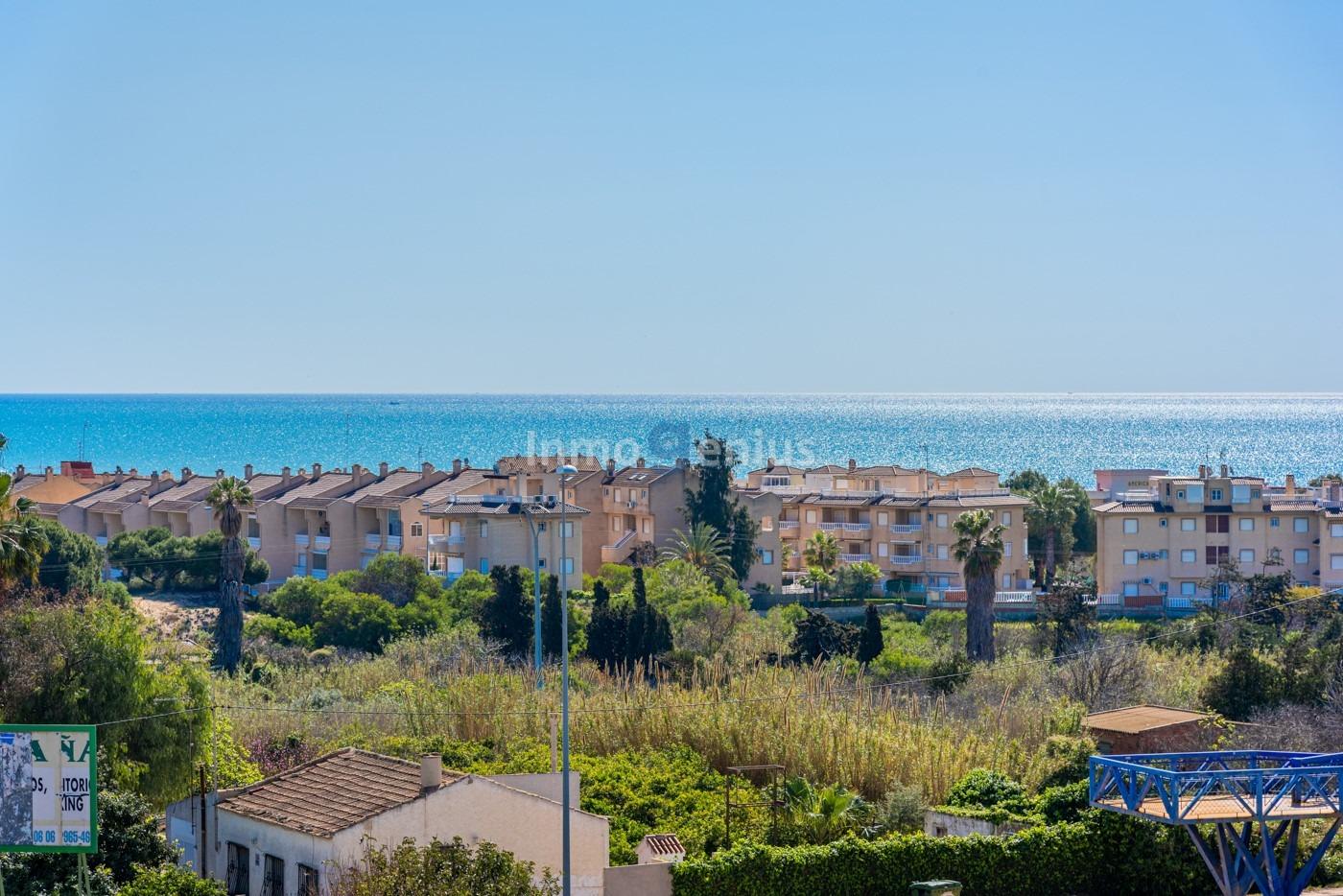 Bungalow à Guardamar del Segura, Alicante, Espagne 3 chambres, 156 m2 No. 81542