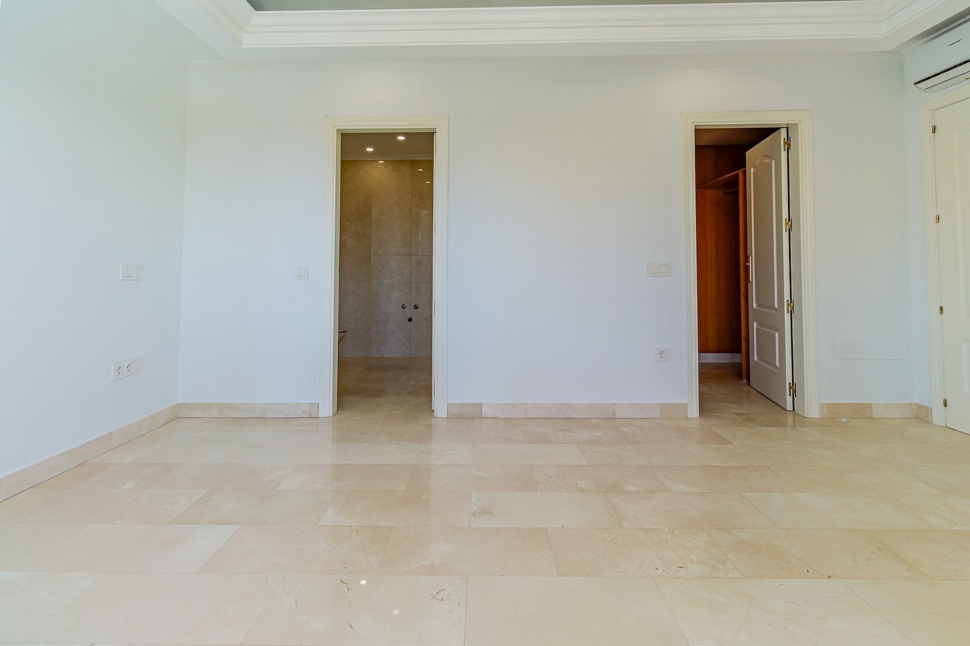Hus i La Nucia, Alicante, Spanien 3 sovrum, 632 kvm. Nr. 100676
