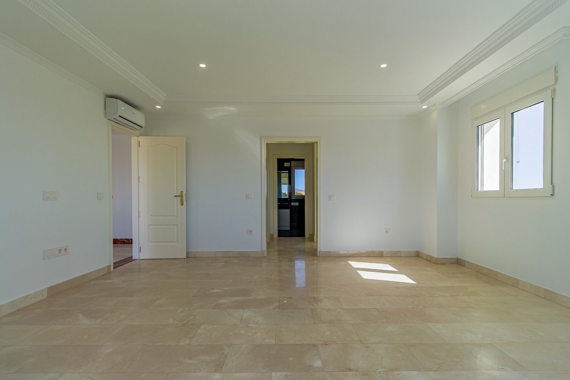 Hus i La Nucia, Alicante, Spanien 3 sovrum, 632 kvm. Nr. 100676