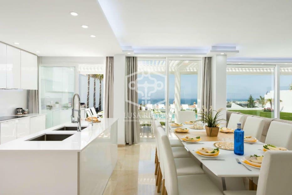Villa in Adeje, Tenerife, Spanien 6 Schlafzimmer, 350 m2 Nr. 111104