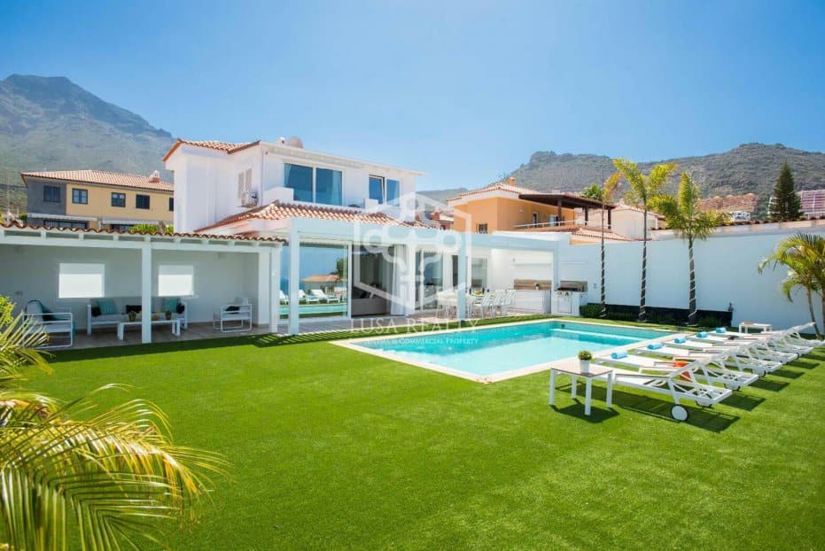 Villa in Adeje, Tenerife, Spanien 6 Schlafzimmer, 350 m2 Nr. 111104