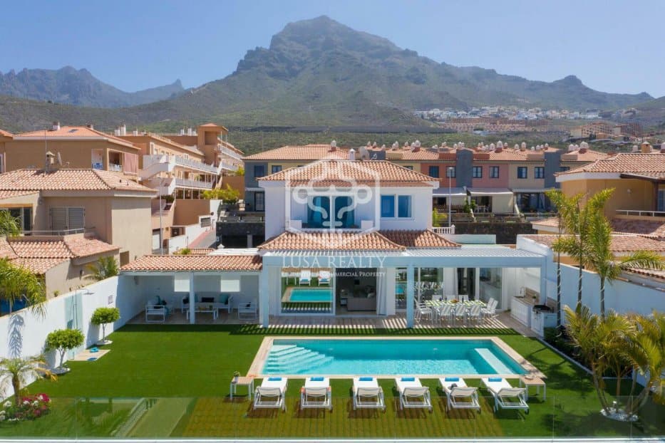 Villa in Adeje, Tenerife, Spanien 6 Schlafzimmer, 350 m2 Nr. 111104