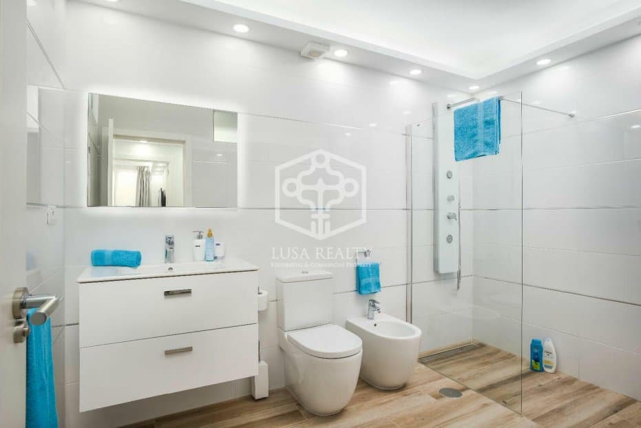 Villa in Adeje, Tenerife, Spanien 6 Schlafzimmer, 350 m2 Nr. 111104