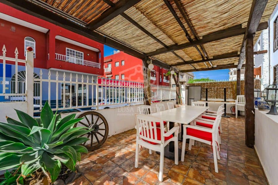 Propiedad comercial en Guía de Isora, Tenerife, España 5 dormitorios, 368 m2 No. 111085