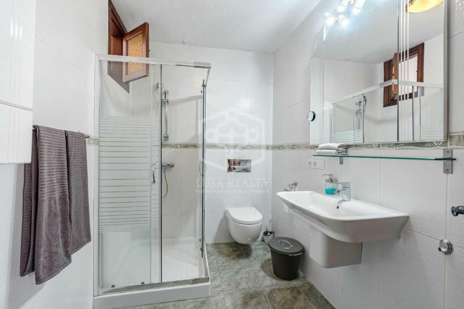 Propiedad comercial en Guía de Isora, Tenerife, España 5 dormitorios, 368 m2 No. 111085