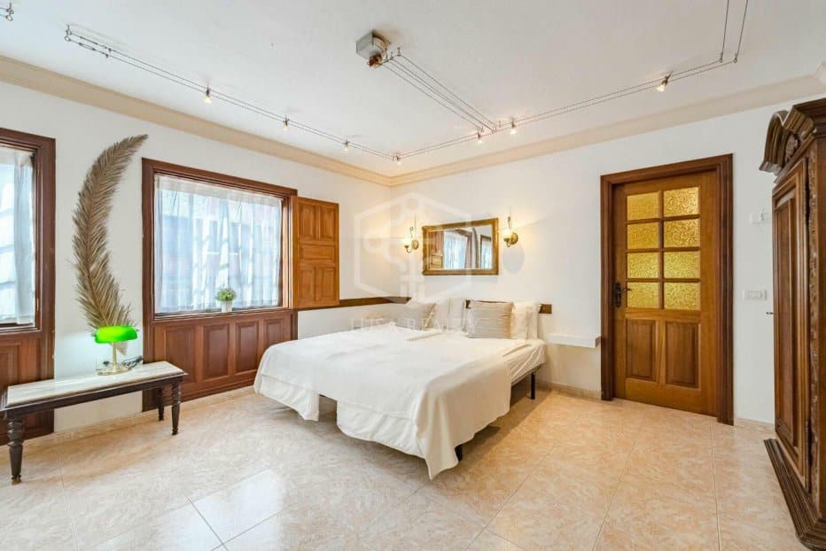 Propiedad comercial en Guía de Isora, Tenerife, España 5 dormitorios, 368 m2 No. 111085