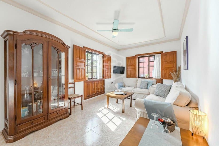 Propiedad comercial en Guía de Isora, Tenerife, España 5 dormitorios, 368 m2 No. 111085