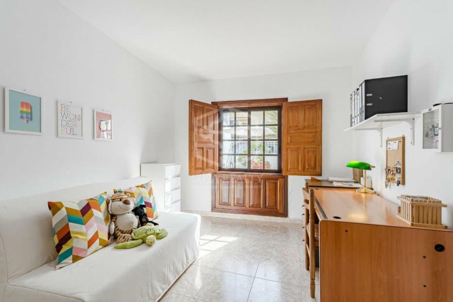 Propiedad comercial en Guía de Isora, Tenerife, España 5 dormitorios, 368 m2 No. 111085