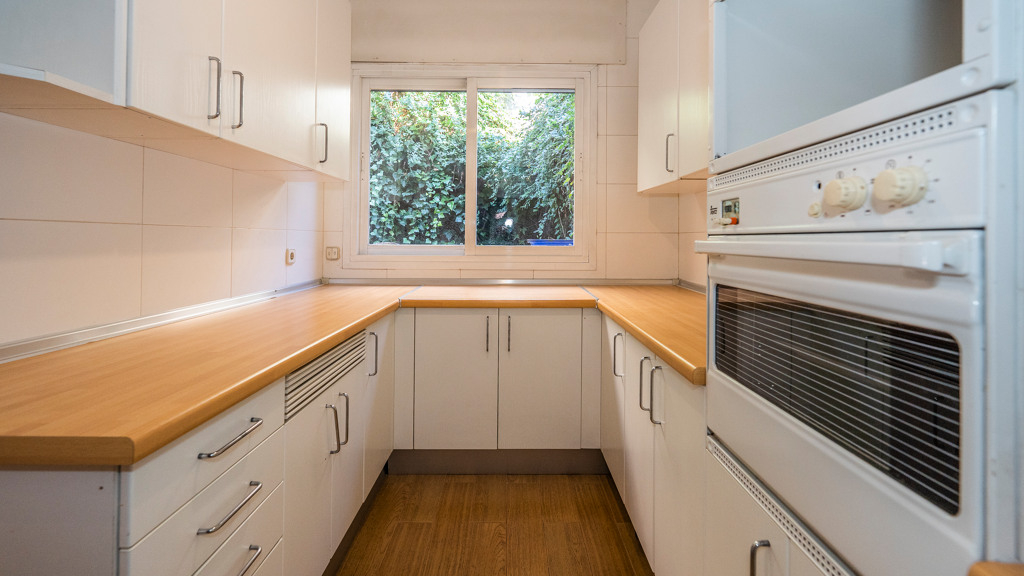 Hus i Madrid, Spanien 6 sovrum, 500 kvm. Nr. 105721