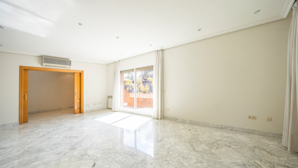 Hus i Madrid, Spanien 6 sovrum, 500 kvm. Nr. 105721