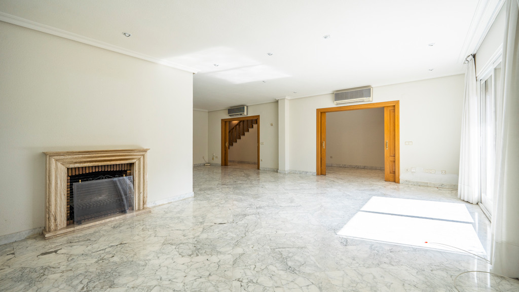 Hus i Madrid, Spanien 6 sovrum, 500 kvm. Nr. 105721