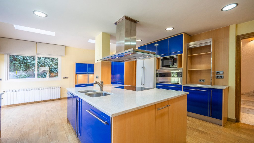 Hus i Madrid, Spanien 6 sovrum, 500 kvm. Nr. 105721