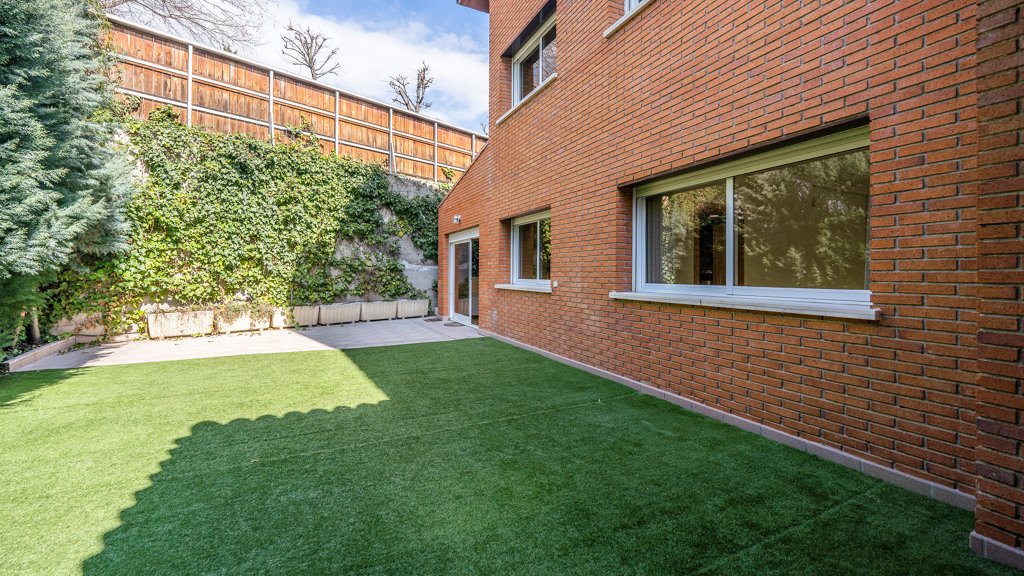 Hus i Madrid, Spanien 6 sovrum, 500 kvm. Nr. 105721