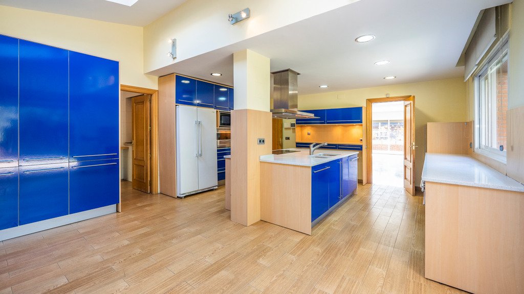 Hus i Madrid, Spanien 6 sovrum, 500 kvm. Nr. 105721