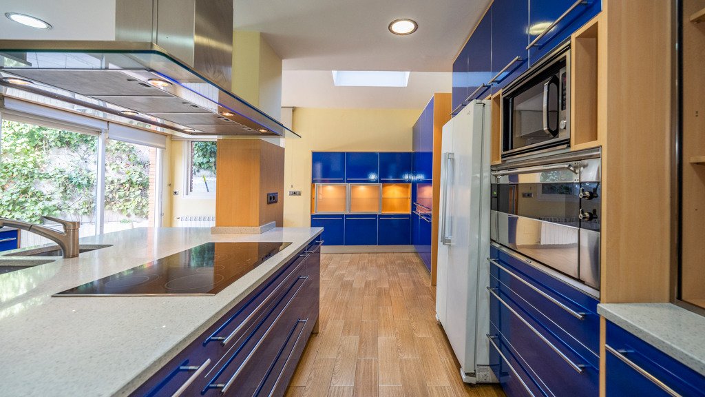 Hus i Madrid, Spanien 6 sovrum, 500 kvm. Nr. 105721