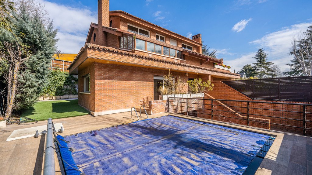 Hus i Madrid, Spanien 6 sovrum, 500 kvm. Nr. 105721