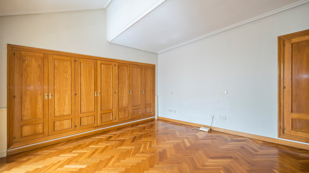Hus i Madrid, Spanien 6 sovrum, 500 kvm. Nr. 105721