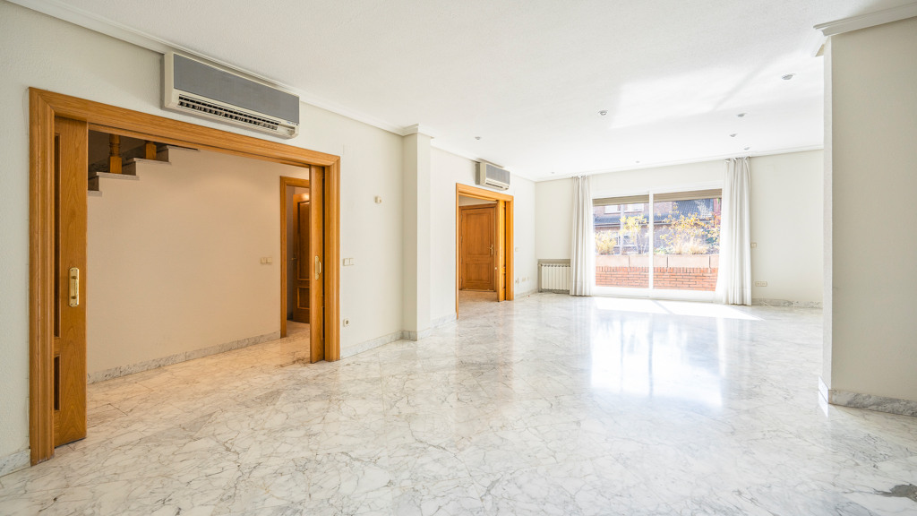 Hus i Madrid, Spanien 6 sovrum, 500 kvm. Nr. 105721