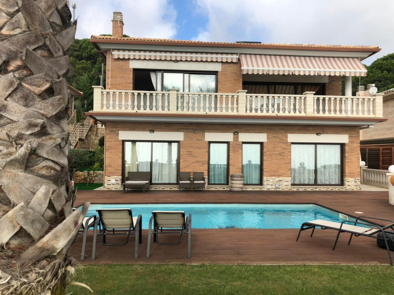 Hus i Lloret de Mar, Girona, Spanien 4 sovrum, 330 kvm. Nr. 23016