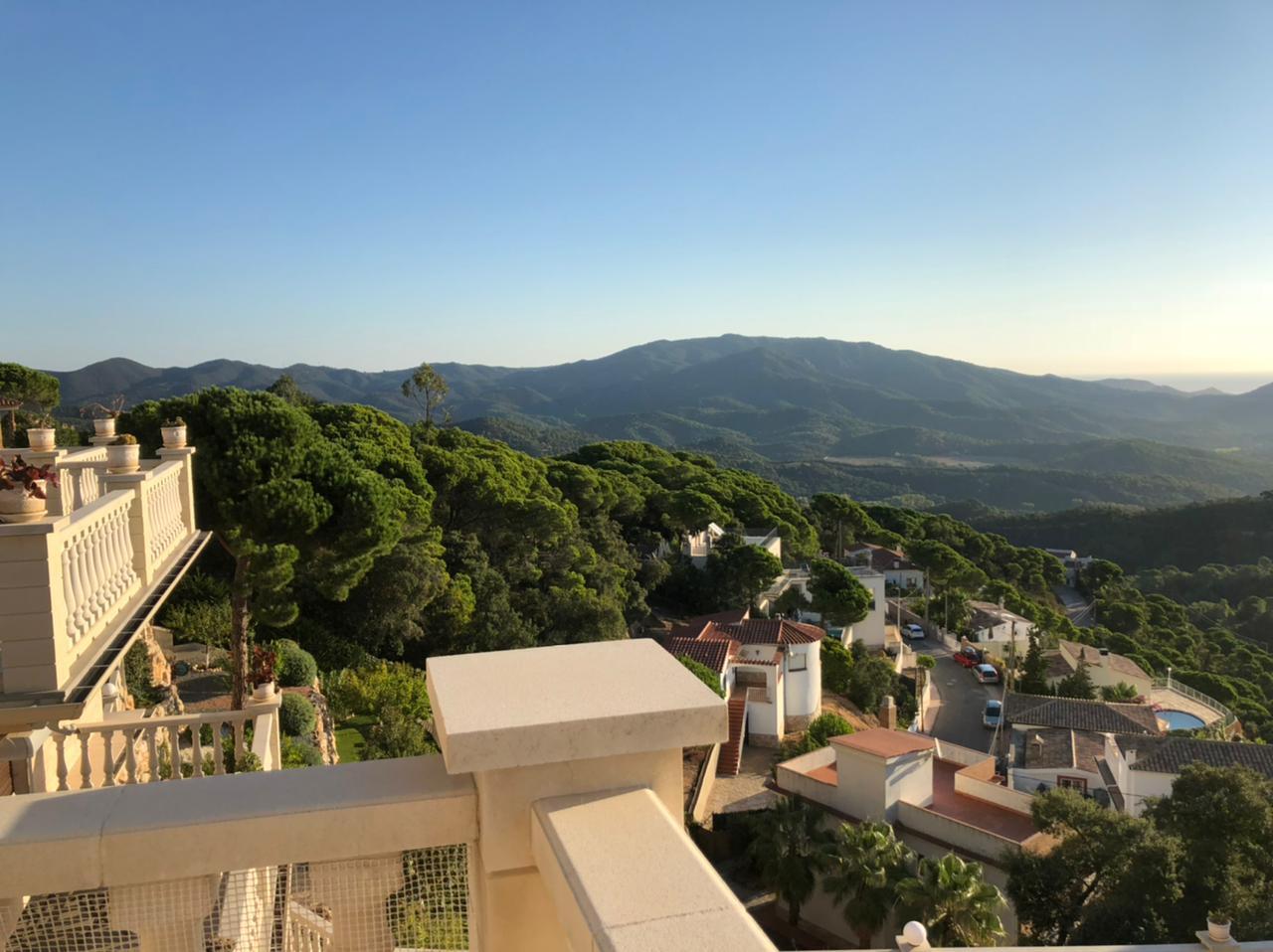 Hus i Lloret de Mar, Girona, Spanien 4 sovrum, 330 kvm. Nr. 23016