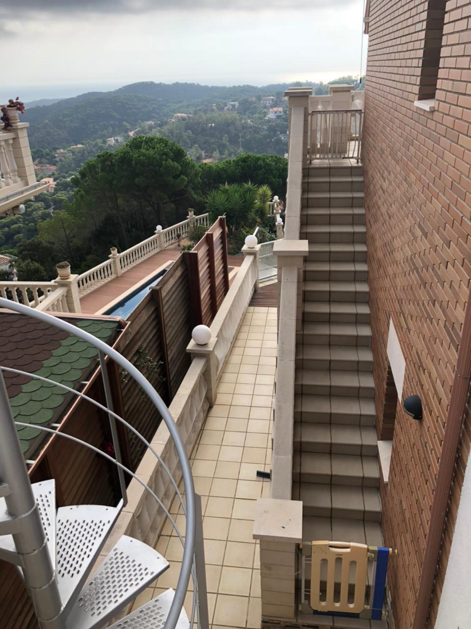 Hus i Lloret de Mar, Girona, Spanien 4 sovrum, 330 kvm. Nr. 23016