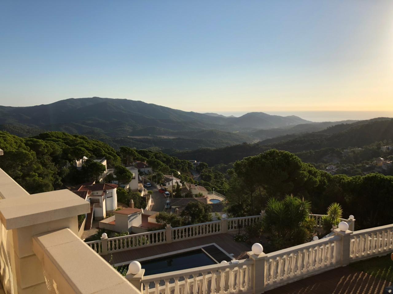 Hus i Lloret de Mar, Girona, Spanien 4 sovrum, 330 kvm. Nr. 23016