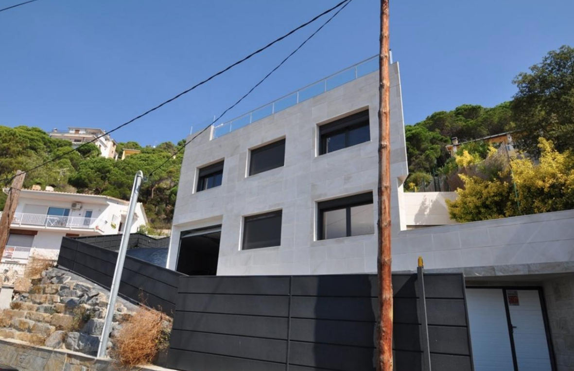 Casa a Lloret de Mar, Girona, Spagna 4 camere da letto, 584 mq. N° 22971