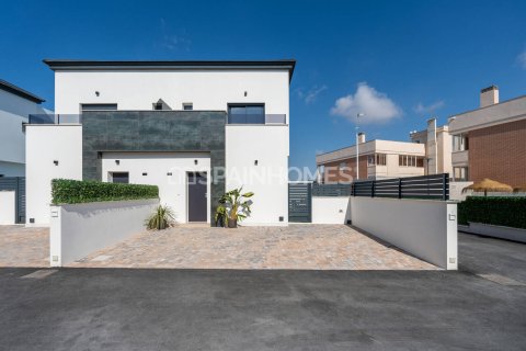 Villa in Santa Pola, Alicante, Spain 3 bedrooms, 86 sq.m. No. 92104