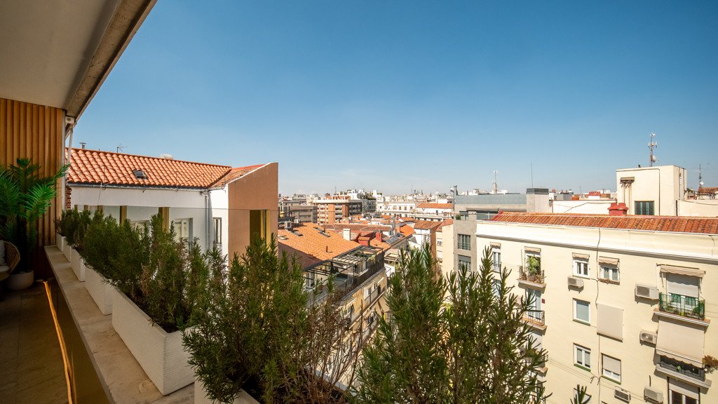 Takvåning i Madrid, Spanien 2 sovrum, 165 kvm. Nr. 99891