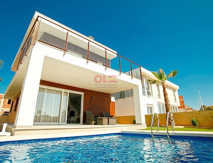 Villa en Gran Alacant, Alicante, España 4 dormitorios, 192 m2 No. 103702