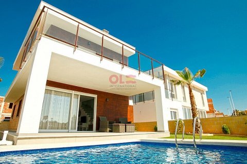 Villa in Gran Alacant, Alicante, Spain 4 bedrooms, 192 sq.m. No. 103702
