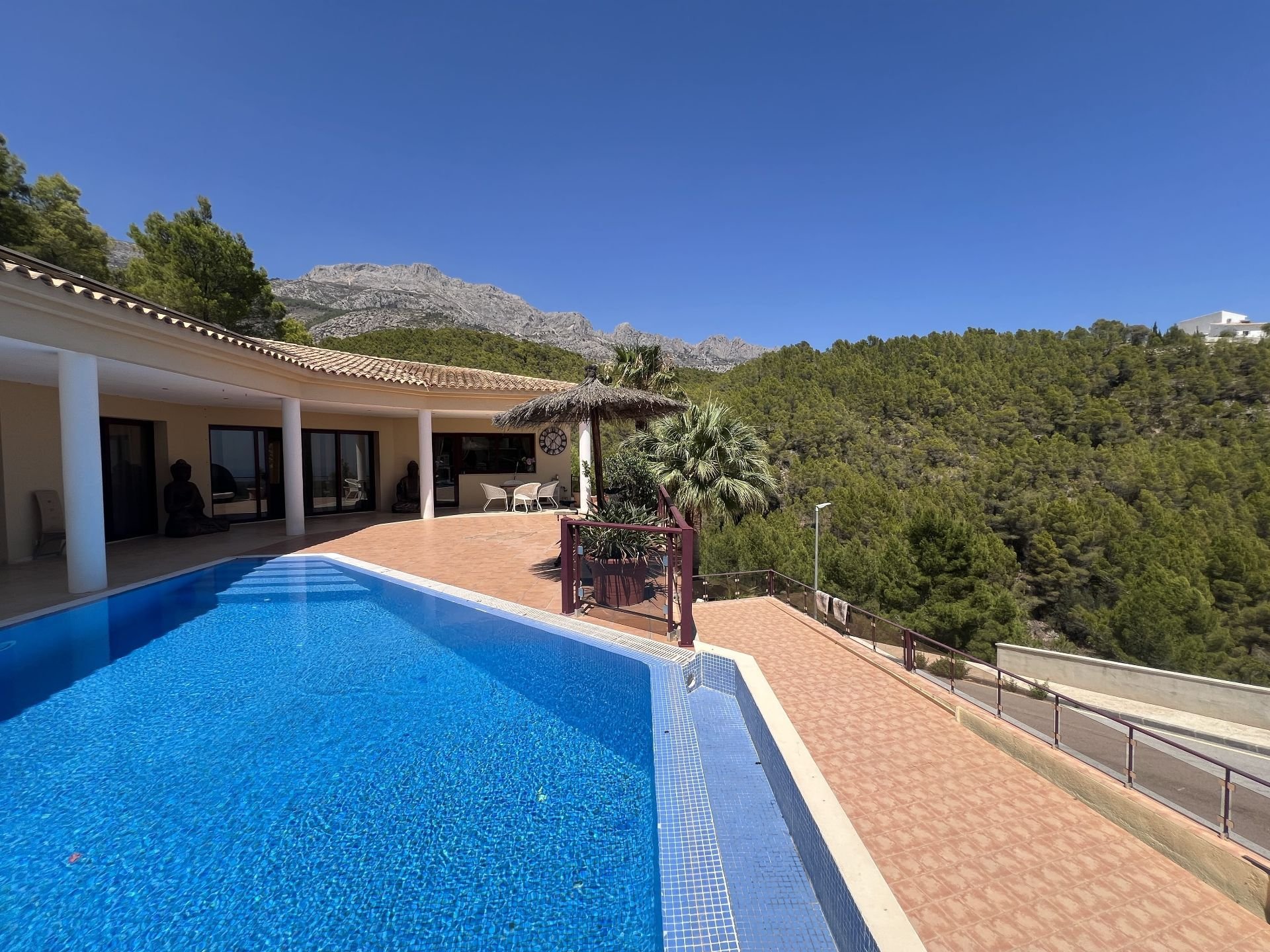 Villa in Altea, Alicante, Spain 4 bedrooms, 700 sq.m. No. 101807