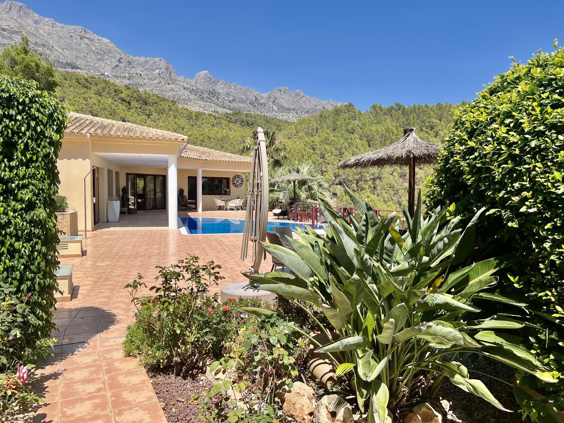 Villa in Altea, Alicante, Spain 4 bedrooms, 700 sq.m. No. 101807