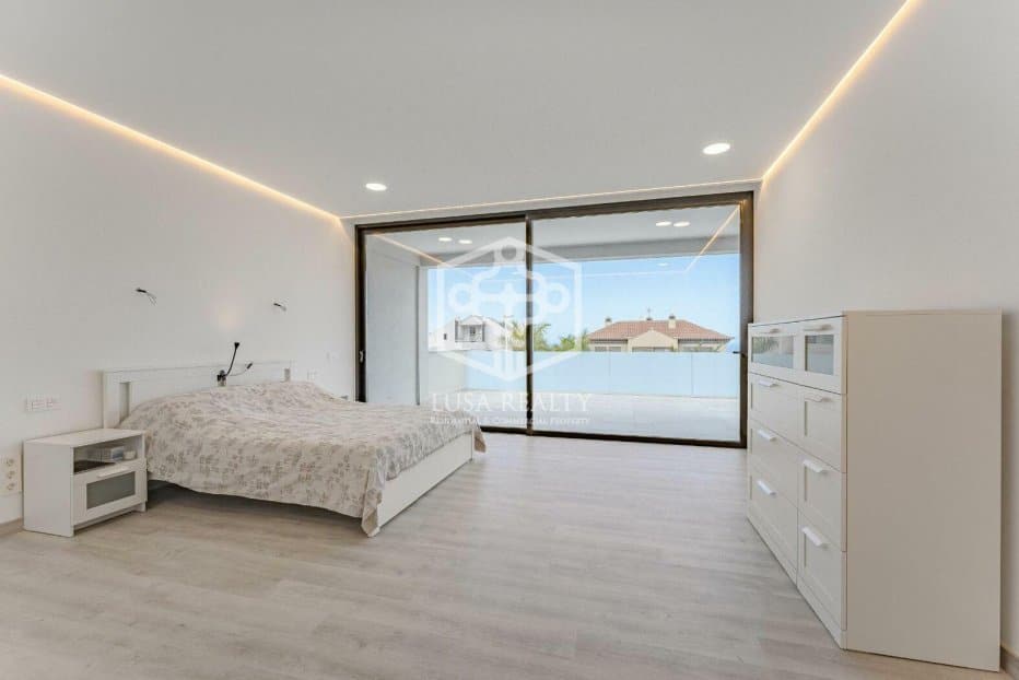 Villa i Adeje, Tenerife, Spanien 4 sovrum, 391 kvm. Nr. 97000