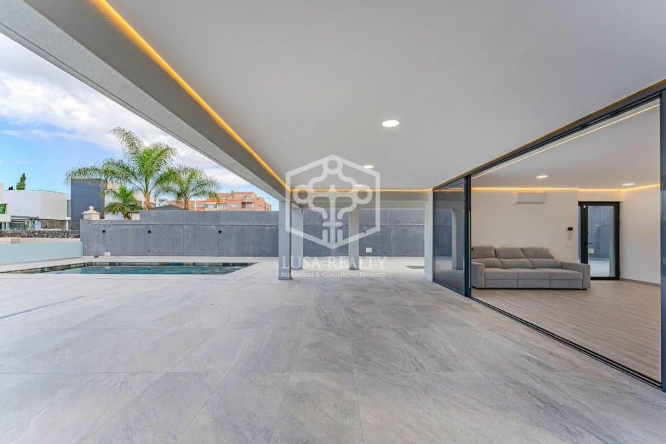 Villa i Adeje, Tenerife, Spanien 4 sovrum, 391 kvm. Nr. 97000
