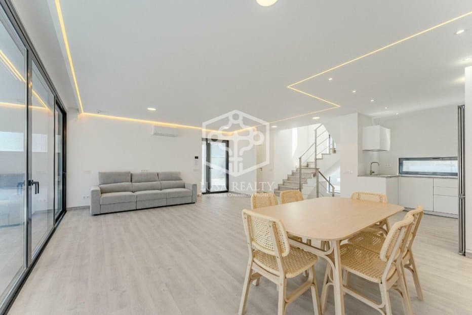 Villa i Adeje, Tenerife, Spanien 4 sovrum, 391 kvm. Nr. 97000