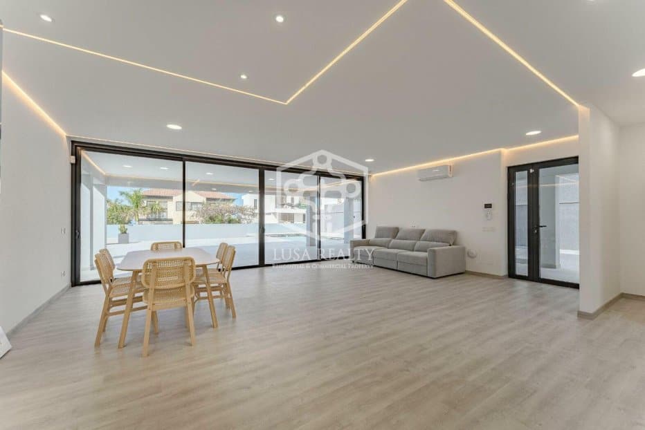 Villa i Adeje, Tenerife, Spanien 4 sovrum, 391 kvm. Nr. 97000