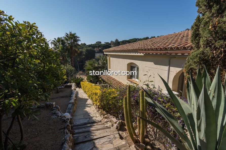 Willa w Blanes, Girona, Hiszpania 4 sypialnie, 455 mkw. nr 104039