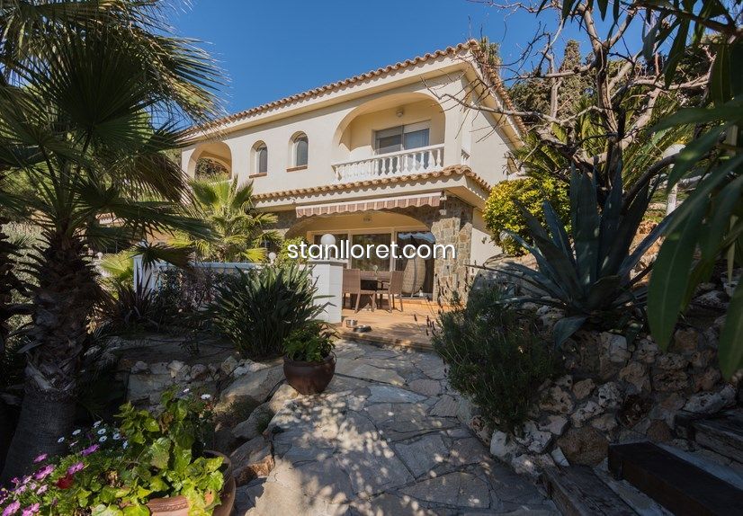 Willa w Blanes, Girona, Hiszpania 4 sypialnie, 455 mkw. nr 104039