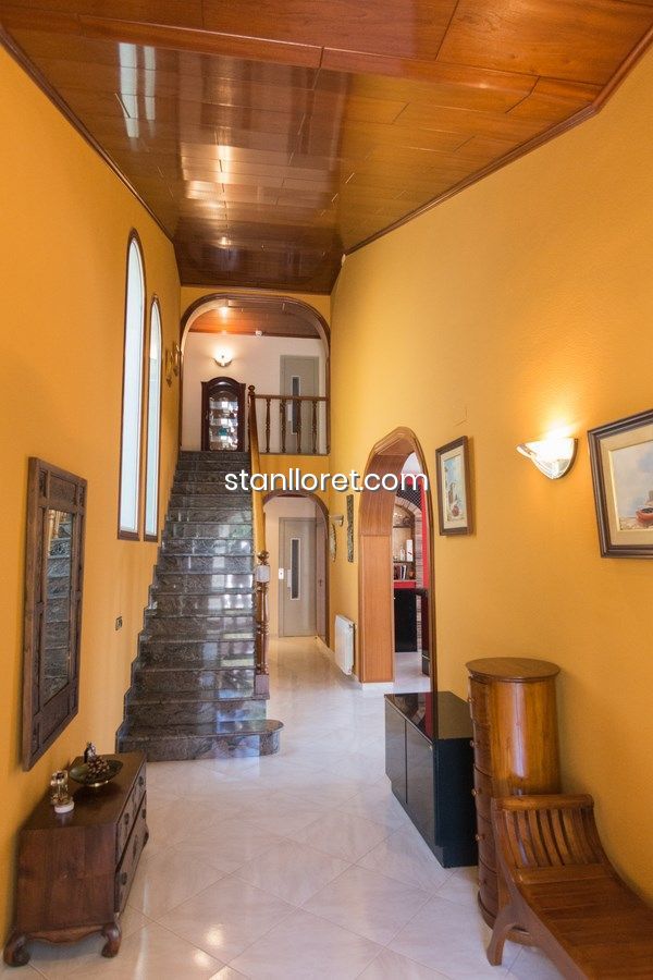 Willa w Blanes, Girona, Hiszpania 4 sypialnie, 455 mkw. nr 104039